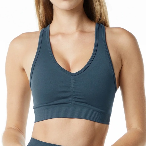 Alphalete Amplify Bra - Picture 1 of 5